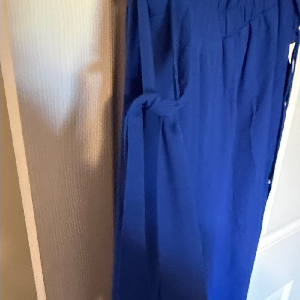 Elegant Blue Sleeveless Dress - Picture 3 of 6